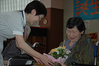 山田看護師長からのお花のプレゼント